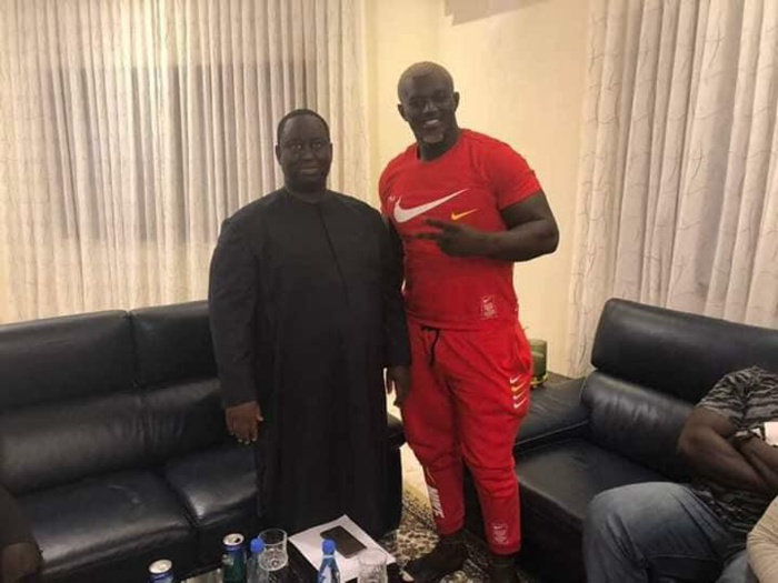 Photos : Balla Gaye 2 fête sa victoire sur Modou Lô avec Aliou Sall et sa deuxieme femme