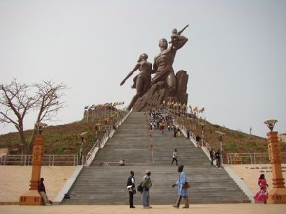 Le gigantesque monument de la Renaissance africaine inauguré il y a un an à Dakar (Photo Richard Saindon)