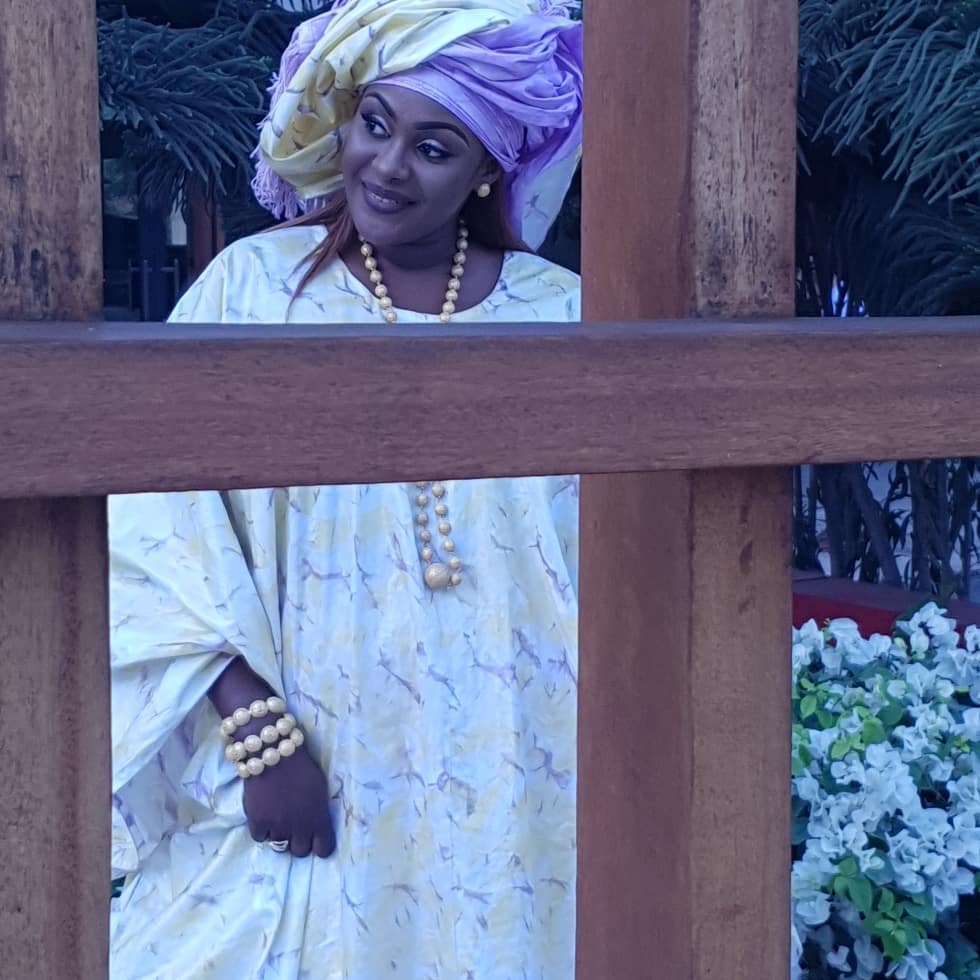 Adja s’affiche plus belle que jamais en « Sagnsé Sénégalaise » Adja s’affiche plus belle que jamais en « Sagnsé Sénégalaise »