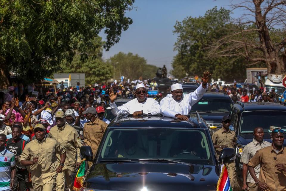 Photos : L'inauguration du pont sénégambien de Farafegny par leurs Excellences Macky Sall et Adama Barrow 