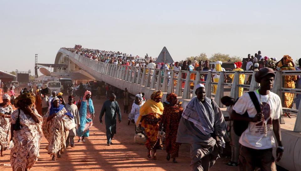 Photos : L'inauguration du pont sénégambien de Farafegny par leurs Excellences Macky Sall et Adama Barrow 