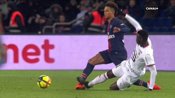 PSG-Rennes : Auteur d’un gros tacle sur Kehrer, Mbaye Niang s’excuse