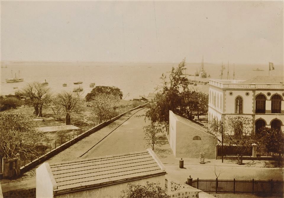 Carte postale - Reconnaîtrez-vous cet endroit en plein centre-ville à Dakar ?