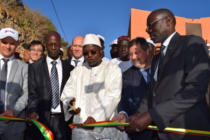 Des pirogues en fibre de verre pour remplacer celles en bois… Des pirogues en fibre de verre pour remplacer celles en bois…