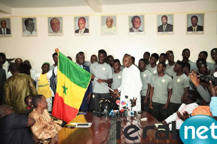 PHOTOS - Remise du drapeau national aux Lionceaux de la Can U 20 par le ministre des Sports Matar Bâ