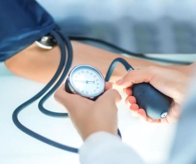 Hypertension: l’alimentation fait mieux que les médicaments pour baisser la tension