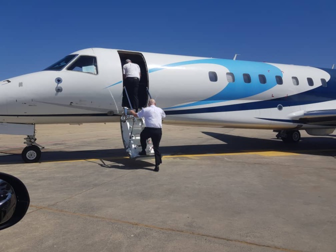 Samuel Sarr débarque à Dakar en Jet privé et prépare une déclaration importante