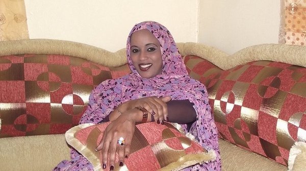 Fatoumetou Sow Dieyna, journaliste à Africa 7 : « J’ai envie d’enlever le voile »