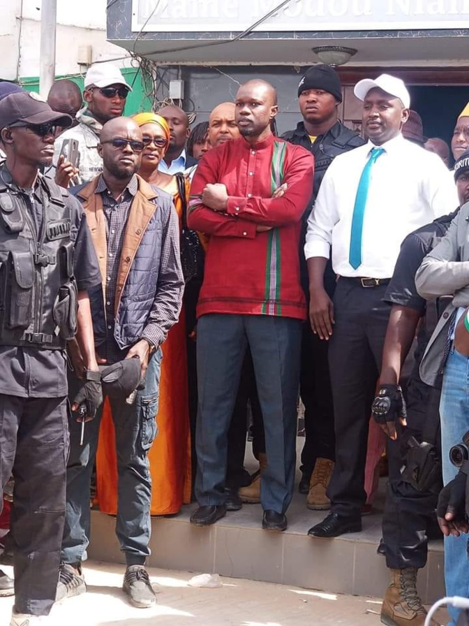 Suppression des fonds politiques de la Présidence et de la Primature : Ousmane Sonko prend « subtilement » le contre-pied de Issa Sall