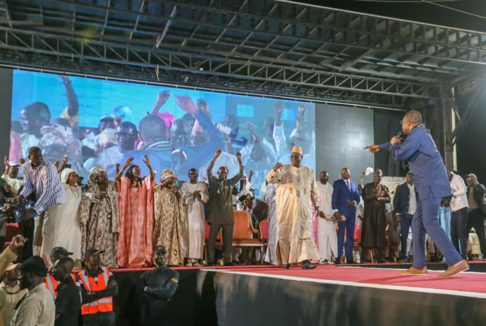 Photos : Meeting départemental du candidat Macky Sall, une vraie déferlante humaine à Saint-Louis