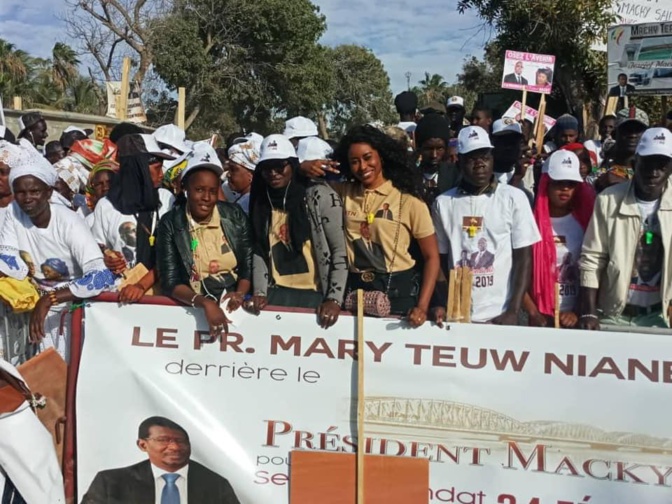 Photos de la forte mobilisation de Mary Teuw Niane à la place Faidherbe (Saint-Louis)