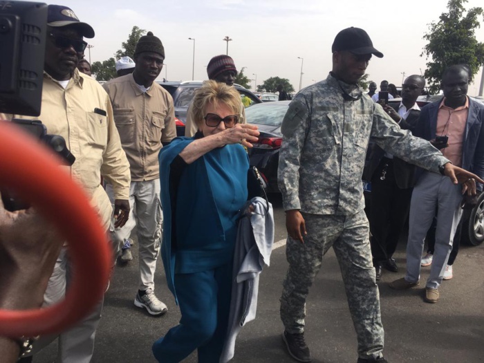 Arrêt sur image: Mme Viviane Wade à l'accueil de son époux à l'AIBD