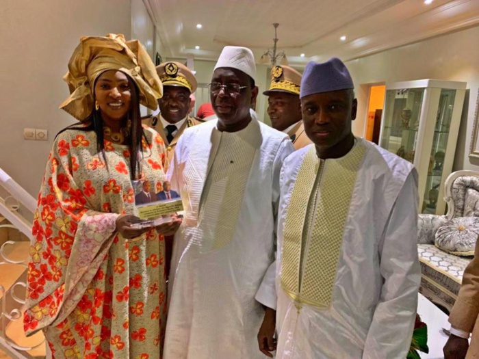 Photos : L'épouse d'Aly Ngouille Ndiaye resplendissante de beauté aux côtés de Macky Sall