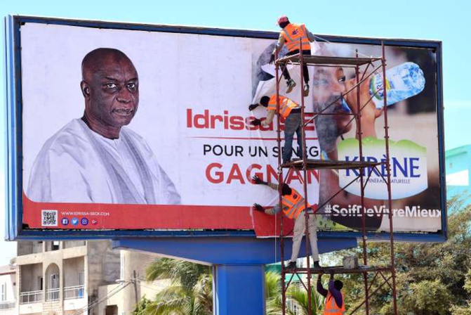 Au Sénégal, un ralliement qui pourrait bouleverser la présidentielle du 24 février Au Sénégal, un ralliement qui pourrait bouleverser la présidentielle du 24 février