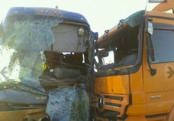 Thiadiaye : Un apprenti-chauffeur coincé durant plus d’une heure suite à un accident