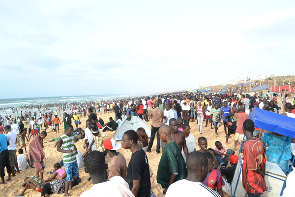 [Photos] Pour pousser les jeunes à s'inscrire sur les listes electorales: Les jeunes de Idrissa Seck investissent les plages