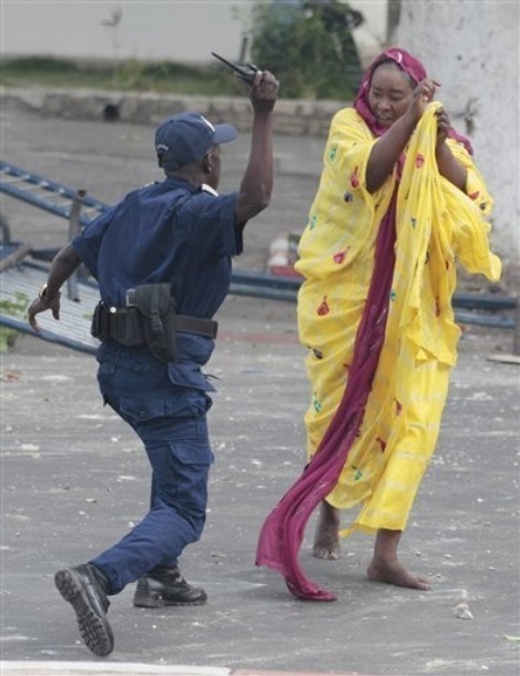 Exclusive vidéo - Photos : La barbarie de la police Sénégalaise