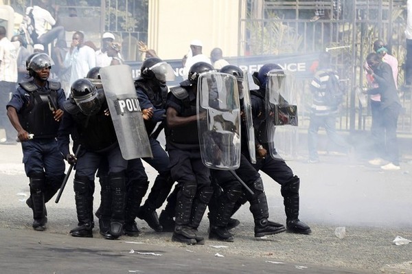 Exclusive vidéo - Photos : La barbarie de la police Sénégalaise