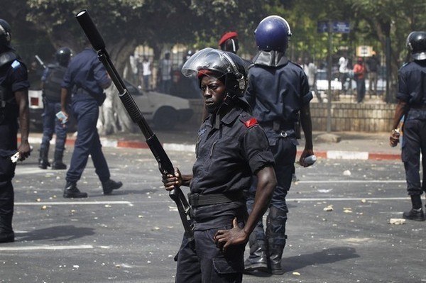 Exclusive vidéo - Photos : La barbarie de la police Sénégalaise