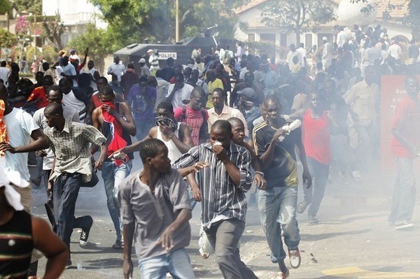 Exclusive vidéo - Photos : La barbarie de la police Sénégalaise