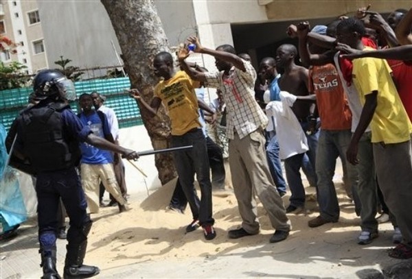 Exclusive vidéo - Photos : La barbarie de la police Sénégalaise