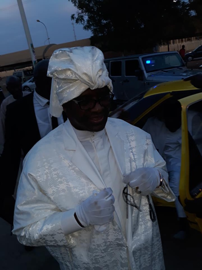 Photos : Cheikh Ahmadou Kara aperçu à bord d'un taxi à Thiès