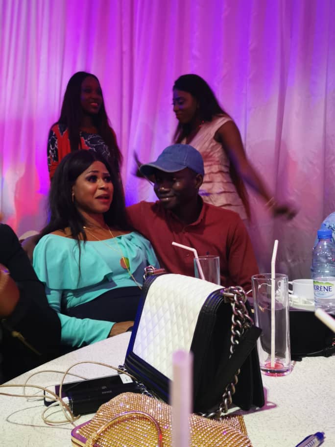 L'émouvant témoignage de notre confrère Mamadou NDIAYE, patron de dakarposte envers son épouse Astou Mballo L'émouvant témoignage de notre confrère Mamadou NDIAYE, patron de dakarposte envers son épouse Astou Mballo