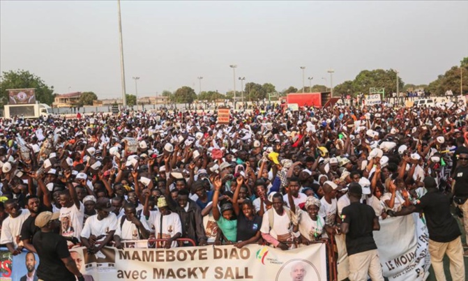 Meeting de clôture du candidat Macky Sall : Le stade Senghor bat les records d’affluence Meeting de clôture du candidat Macky Sall : Le stade Senghor bat les records d’affluence