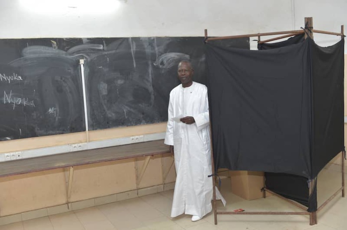Quand le Pm Mahammed Boun Abdallah Dionne accomplit son devoir civique à l'école Samba Yomb Guillé de Gossas