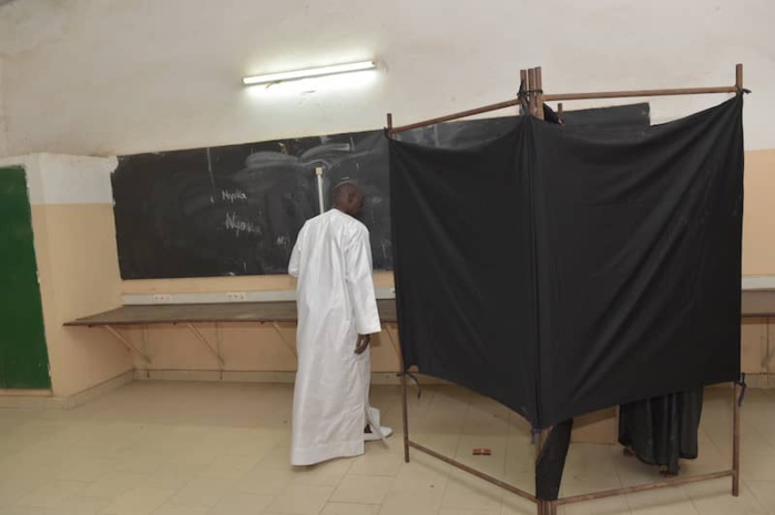 Quand le Pm Mahammed Boun Abdallah Dionne accomplit son devoir civique à l'école Samba Yomb Guillé de Gossas
