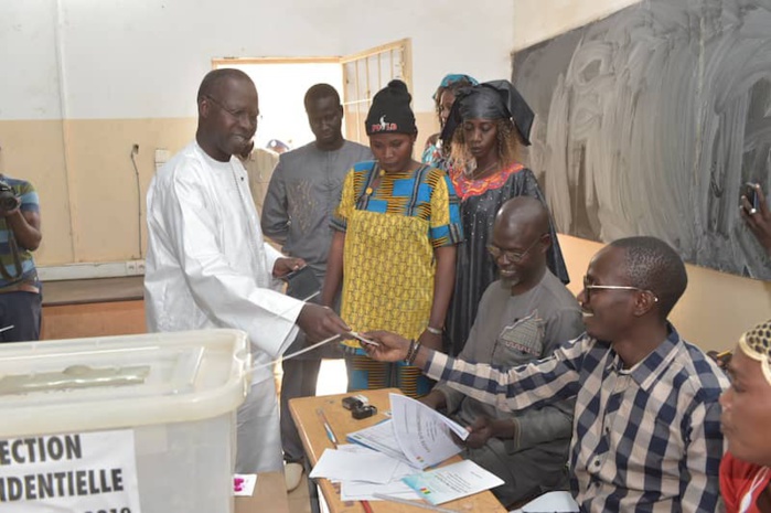 Quand le Pm Mahammed Boun Abdallah Dionne accomplit son devoir civique à l'école Samba Yomb Guillé de Gossas