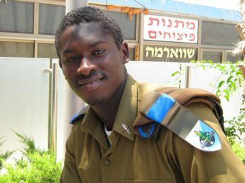 Avi Bari, clandestin guinéen devenu officier israélien