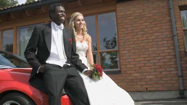 Le footballeur sénégalais Mame Biram Diouf s'est mariée à une norvégienne (Photo)