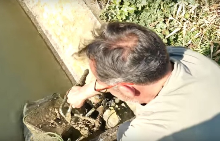 Montpellier: Il pêche un coffre-fort rempli de pièces et de bijoux et le ramène au commissariat