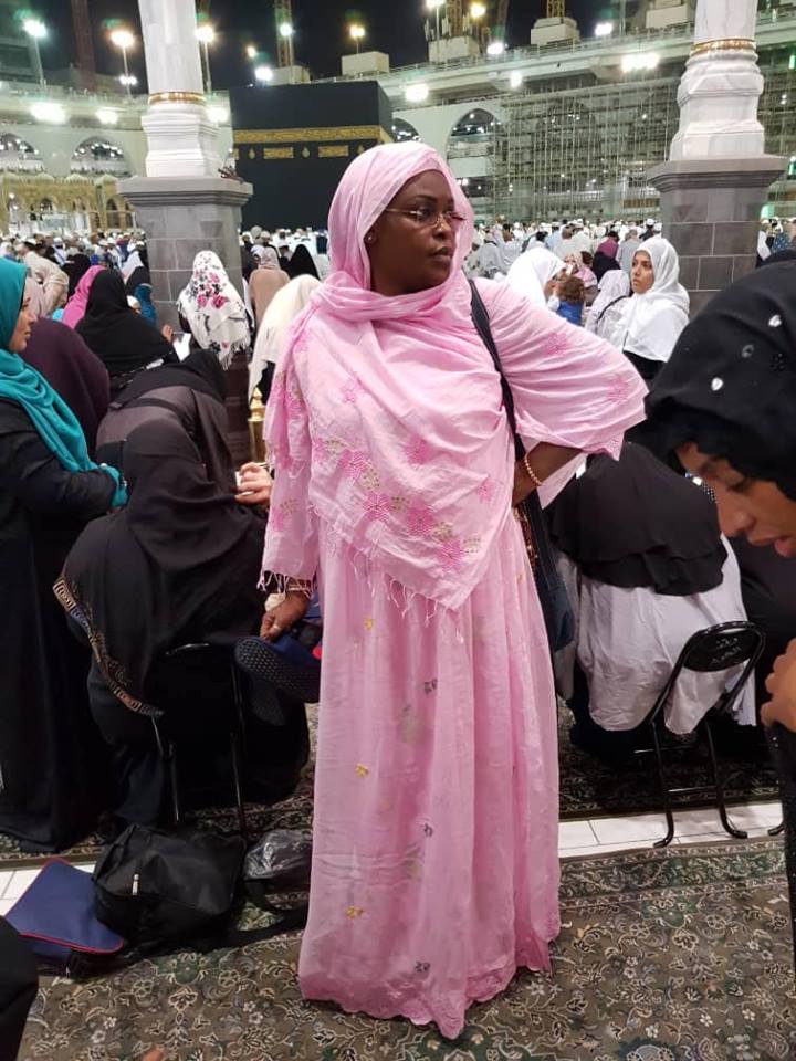 Photos: Marième Faye Sall devant la « Kaaba » Photos: Marième Faye Sall devant la « Kaaba »