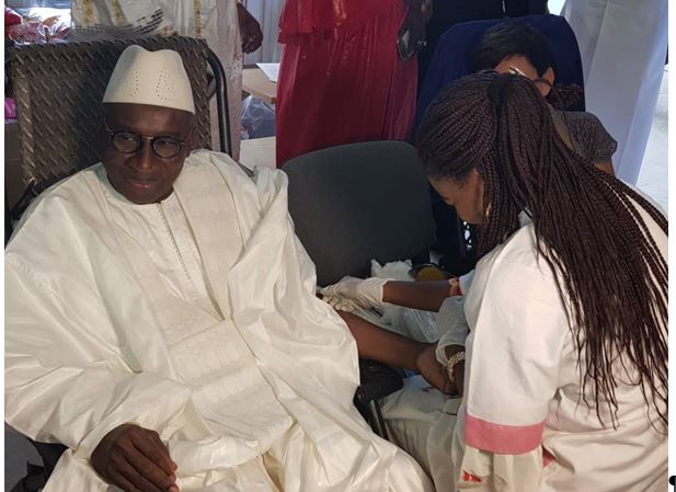 Le ministre Sidiki Kaba à la cérémonie de don de sang Le ministre Sidiki Kaba à la cérémonie de don de sang