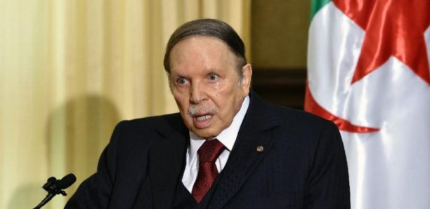 Algérie: Abdelaziz Bouteflika renonce à un 5e mandat et reporte les élections