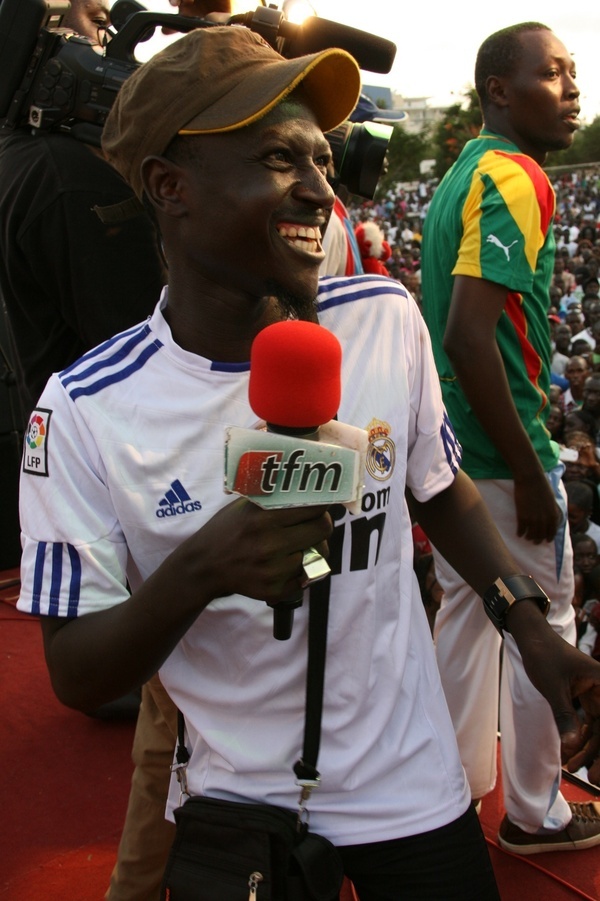 Photo : Père Bou Khar devient reporter sportif