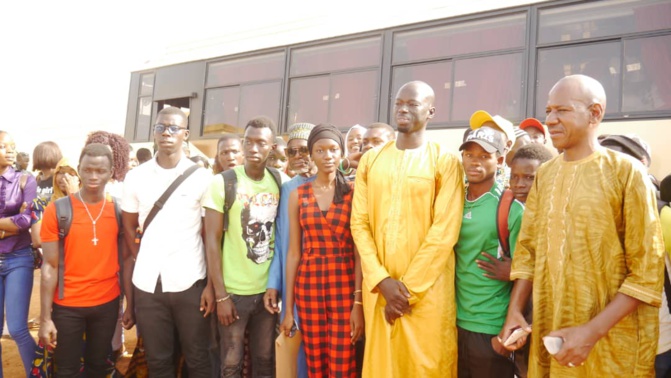 Photos : Bus aux élèves de Kédougou, Macky Sall tient sa promesse