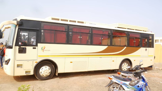 Photos : Bus aux élèves de Kédougou, Macky Sall tient sa promesse