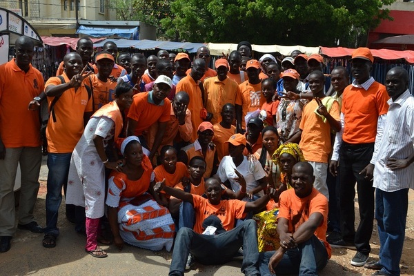 [Photos] Pour l’inscription massive des sénégalais sur les listes électorales : Les jeunes de Rewmi dans les « Loumas »