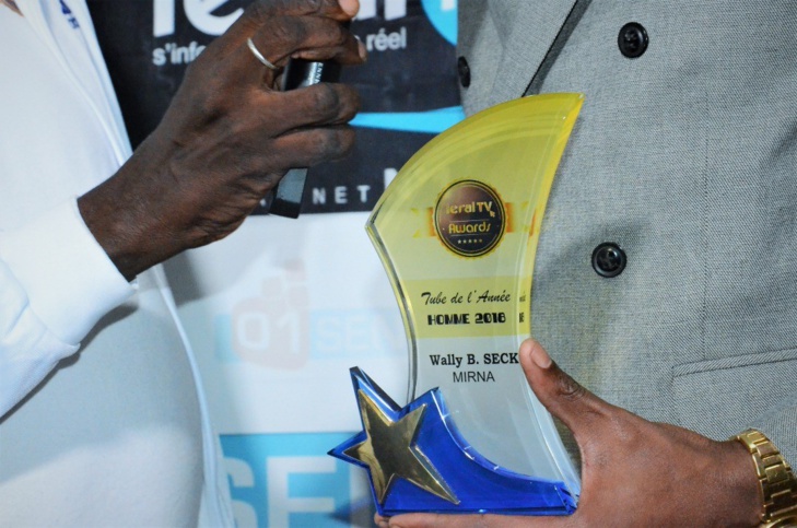 Pourquoi Wally Seck a pleuré devant Thione Seck et Baba Hamdy…