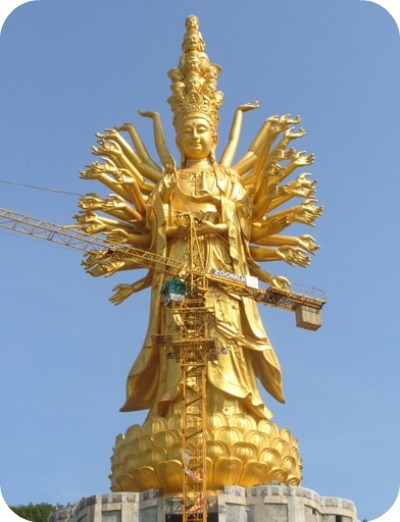 Guishan Guanyin aux mille mains et aux mille yeux (Weishan, Chine) 99 m