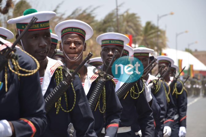 Des images du défilé militaire et paramilitaire du 4 avril 2019
