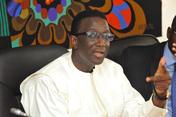 Le ministre de l'Economie et des Finances Amadou Bâ offre 40 bœufs et chameaux aux Layènes