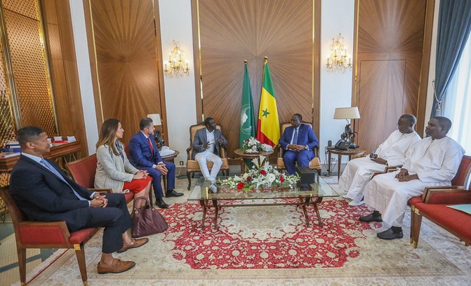 Porteur d’un projet d’investissement : Akon reçu par le Président Macky Sall au palais