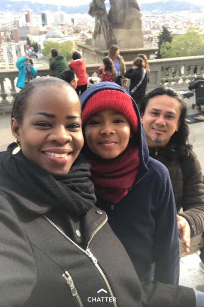 Photos :  Alphie Ba, son mari Ricardo et leur fils à Barcelone