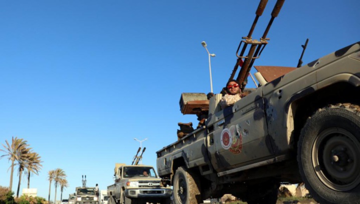 Libye: premiers bombardements aériens autour de Tripoli