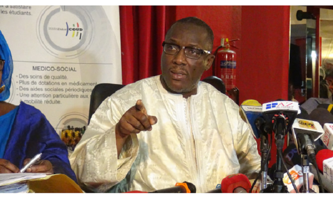 Interrogé sur son affaire à l'Ofnac, Cheikh Oumar Hanne s'emporte : "boy bayil réwantou..." ! (vidéo) Interrogé sur son affaire à l'Ofnac, Cheikh Oumar Hanne s'emporte : "boy bayil réwantou..." ! (vidéo)