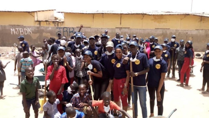 Photos : ChallengeCleanUpTour, la Jeunesse de Kaolack (JRK) relève le défi